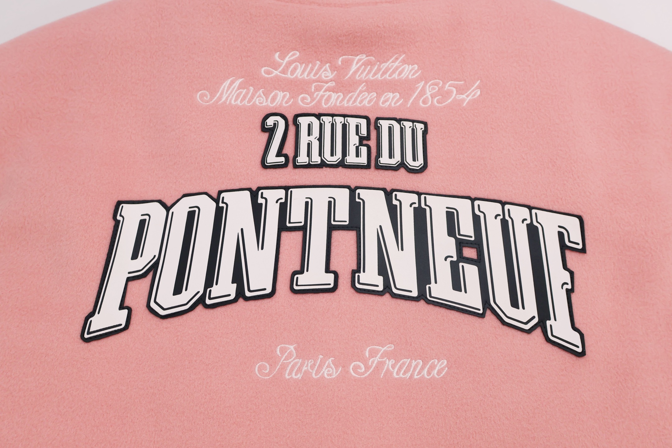 LOUIS VUITTON 路易威登 Nigo联名款 毛呢皮袖棒球服 外套 夹克 粉色 黑色 C0 1AIMWP