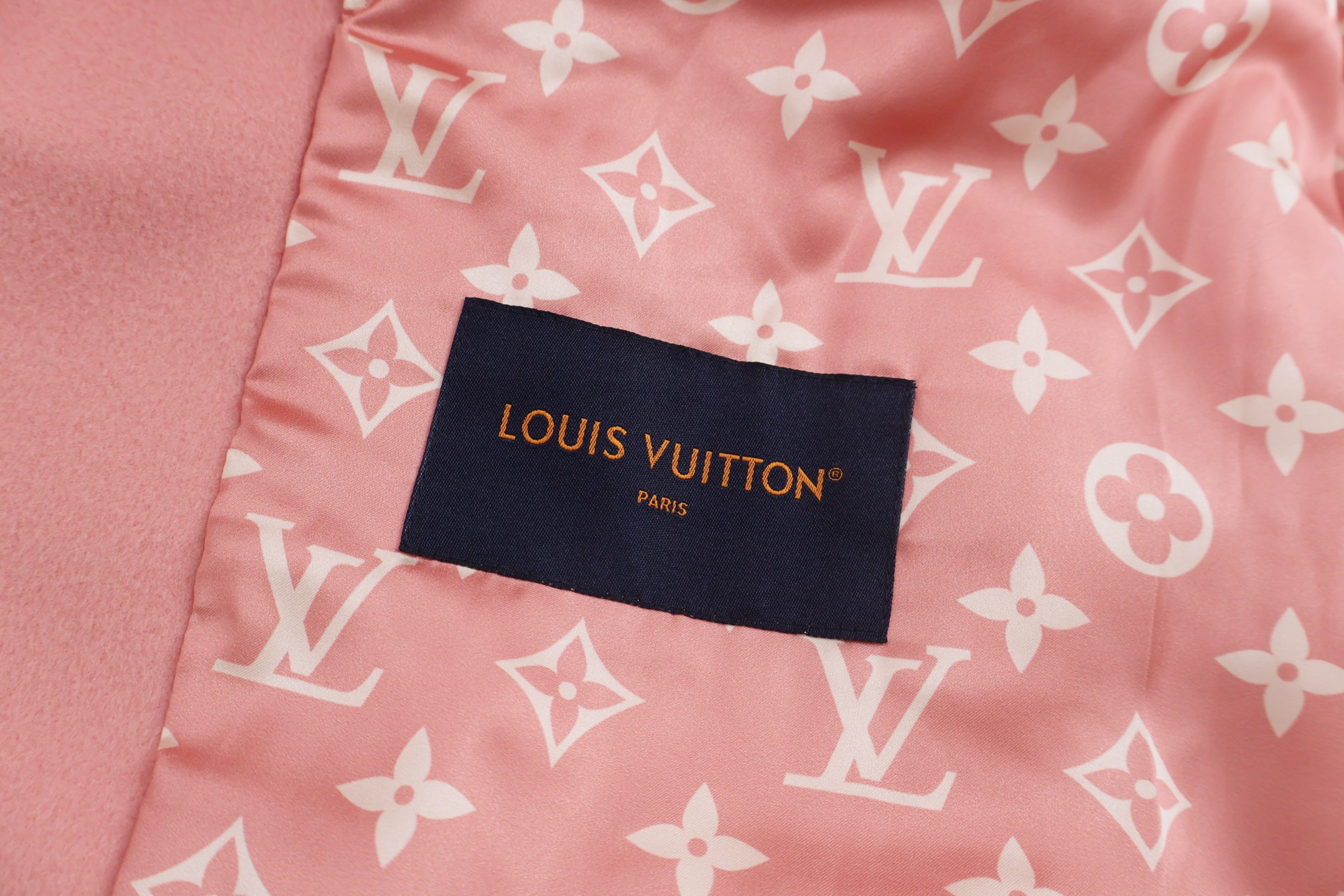 LOUIS VUITTON 路易威登 Nigo联名款 毛呢皮袖棒球服 外套 夹克 粉色 黑色 C0 1AIMWP