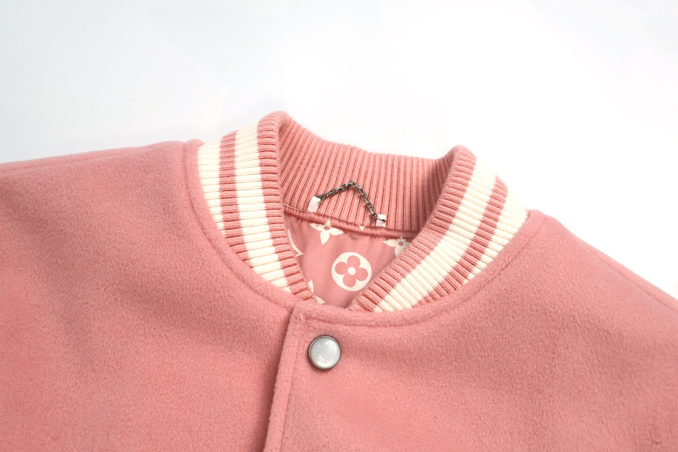 LOUIS VUITTON 路易威登 Nigo联名款 毛呢皮袖棒球服 外套 夹克 粉色 黑色 C0 1AIMWP