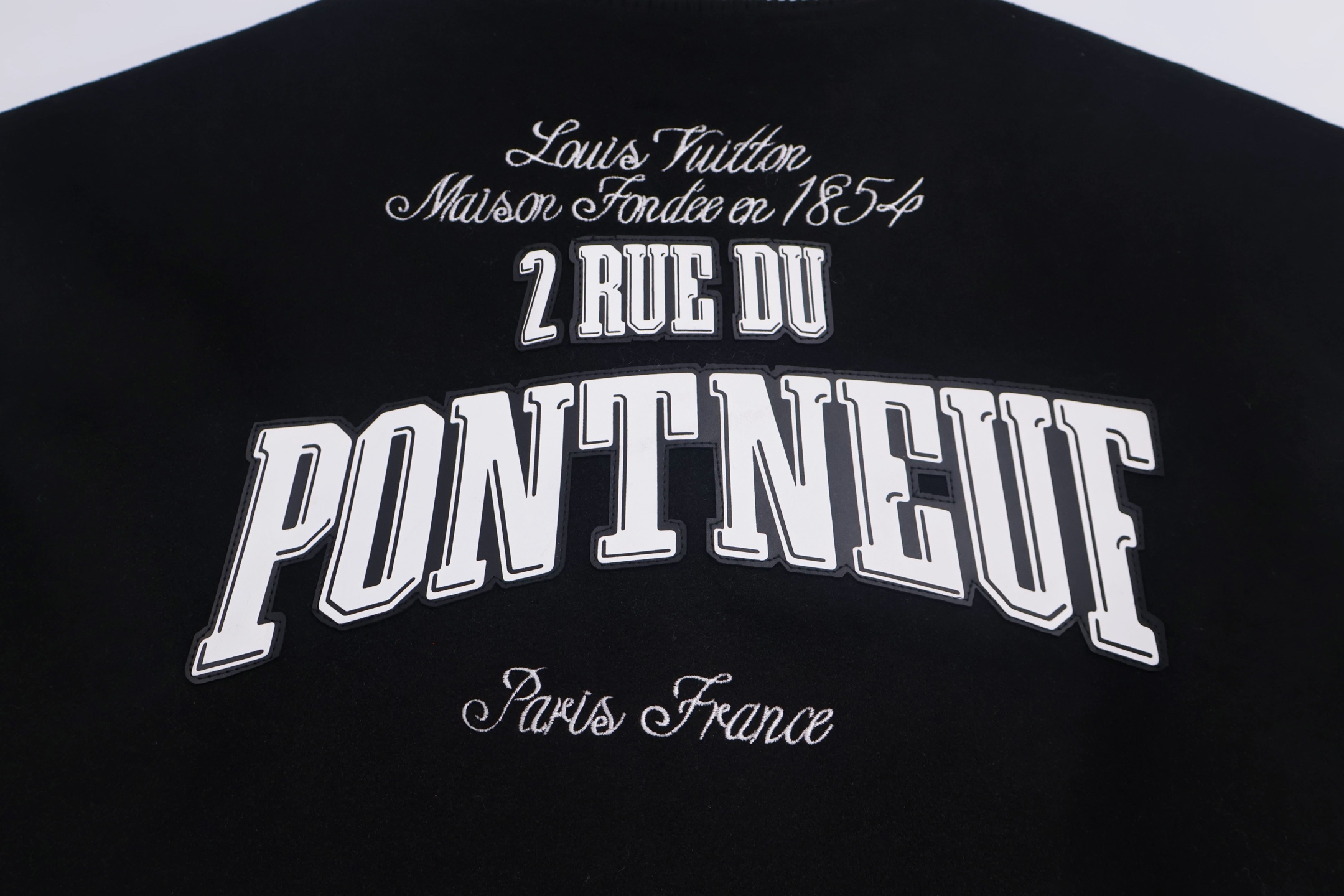 LOUIS VUITTON 路易威登 Nigo联名款 毛呢皮袖棒球服 外套 夹克 粉色 黑色 C0 1AIMWP