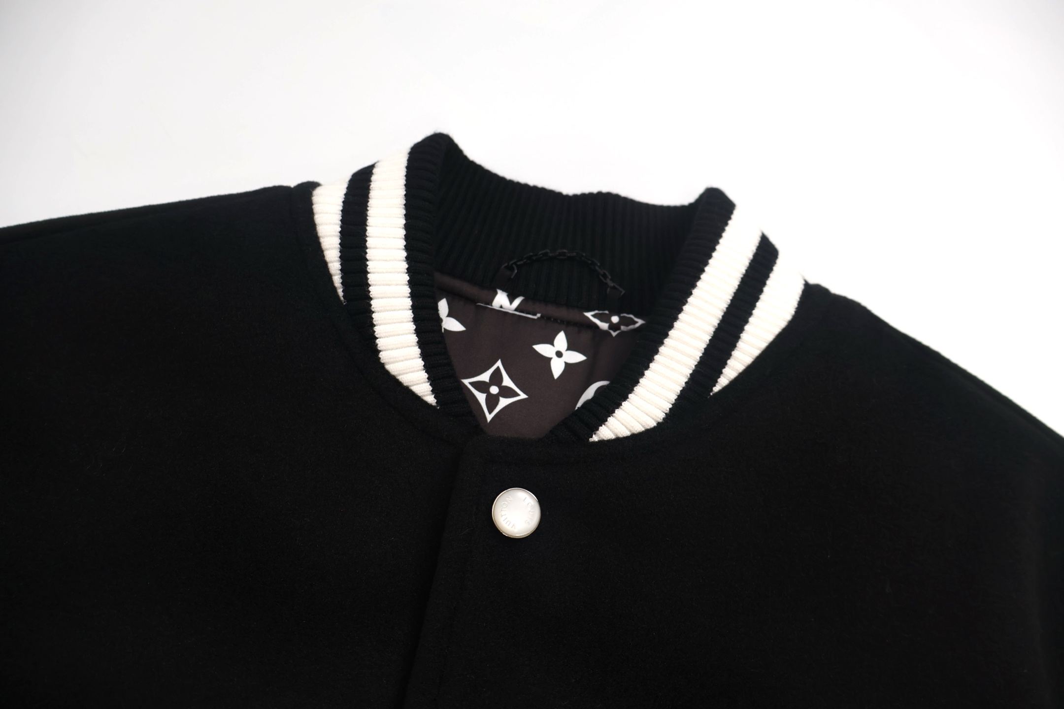 LOUIS VUITTON 路易威登 Nigo联名款 毛呢皮袖棒球服 外套 夹克 粉色 黑色 C0 1AIMWP