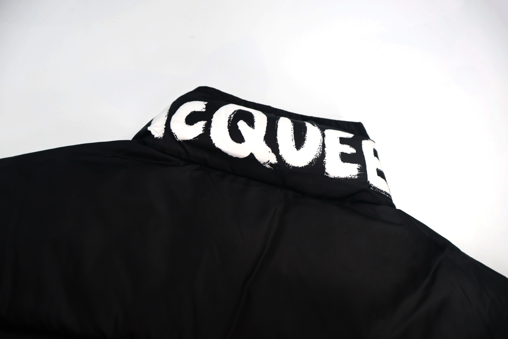 Alexander McQueen 亚历山大麦昆立领羽绒服 外套 长袖 外套 保暖 黑色 D0 659318-QSR56-1000