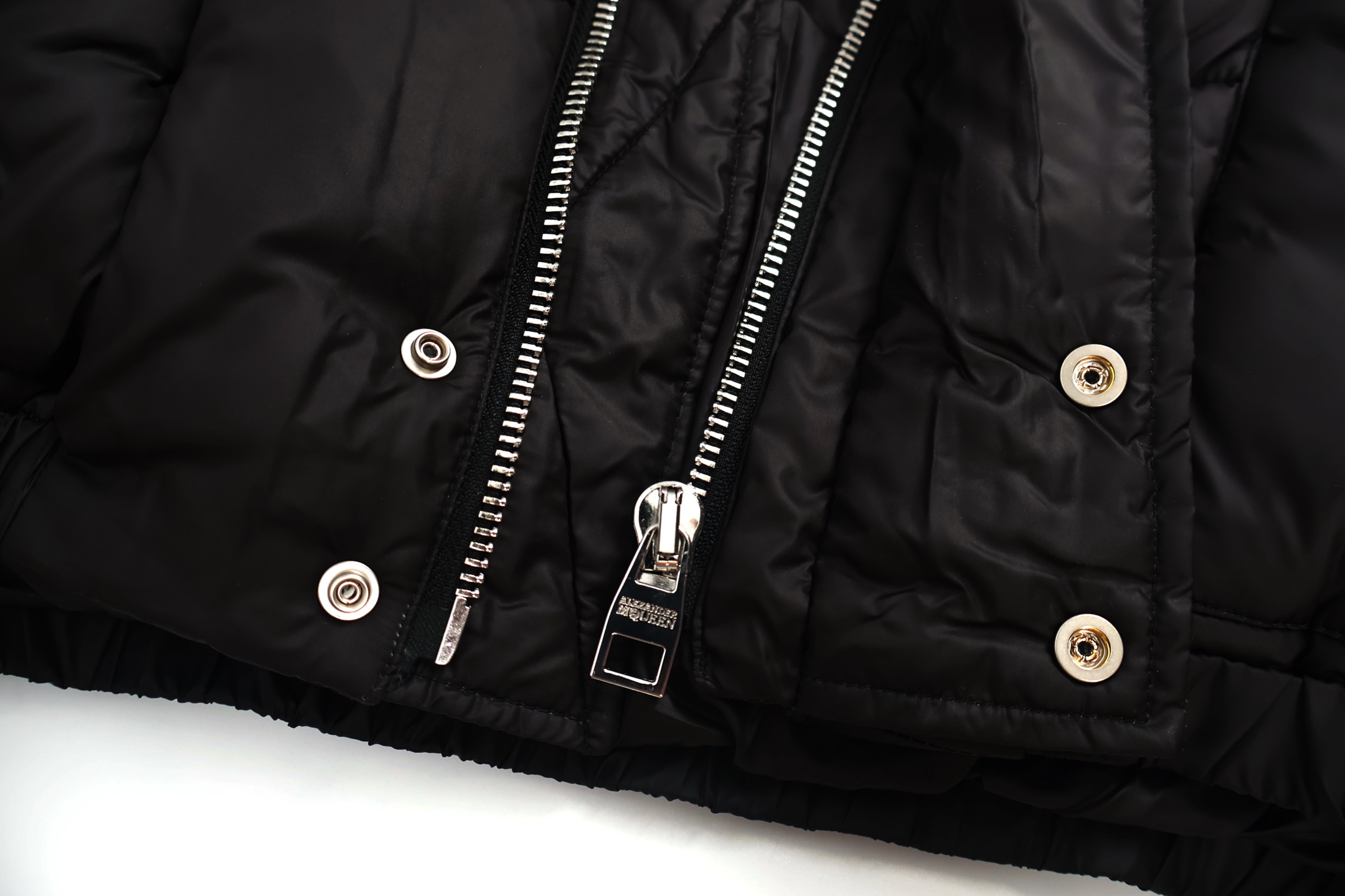 Alexander McQueen 亚历山大麦昆立领羽绒服 外套 长袖 外套 保暖 黑色 D0 659318-QSR56-1000