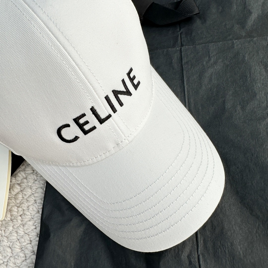 CELINE 赛琳 经典logo字母刺绣棒球帽 鸭舌帽 帽子 白色 B0