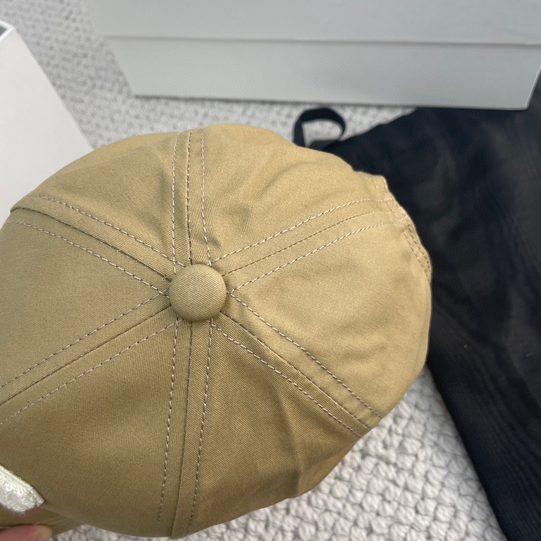 CELINE 赛琳 16字母绣花棒球帽 鸭舌帽 帽子 卡其色 B0