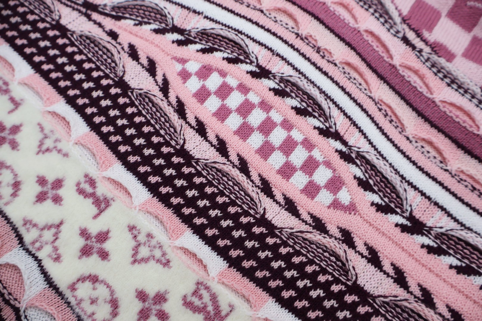 LOUIS VUITTON 路易威登 Nigo联名款 高领半拉链民族风毛衣 外套 夹克 棕色 粉色 C5 1AIM80