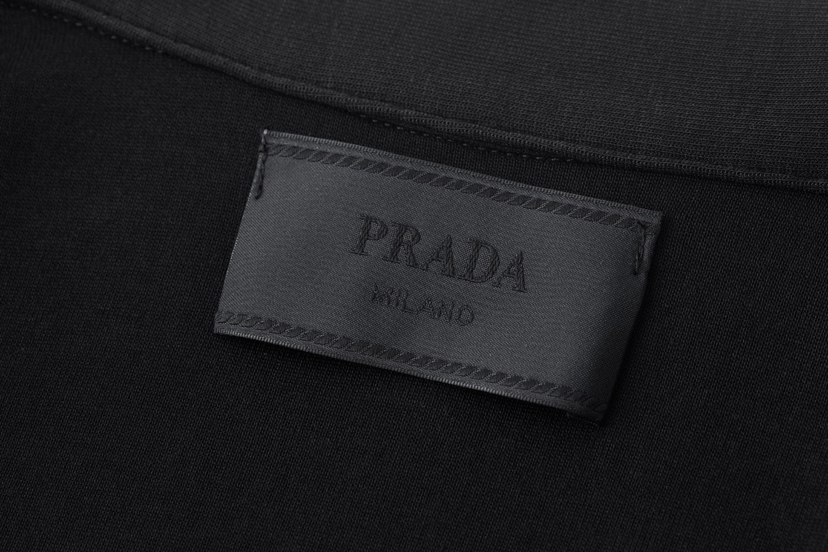 PRADA 普拉达 翻领太空棉拉链夹克 外套 长袖 黑色 B5