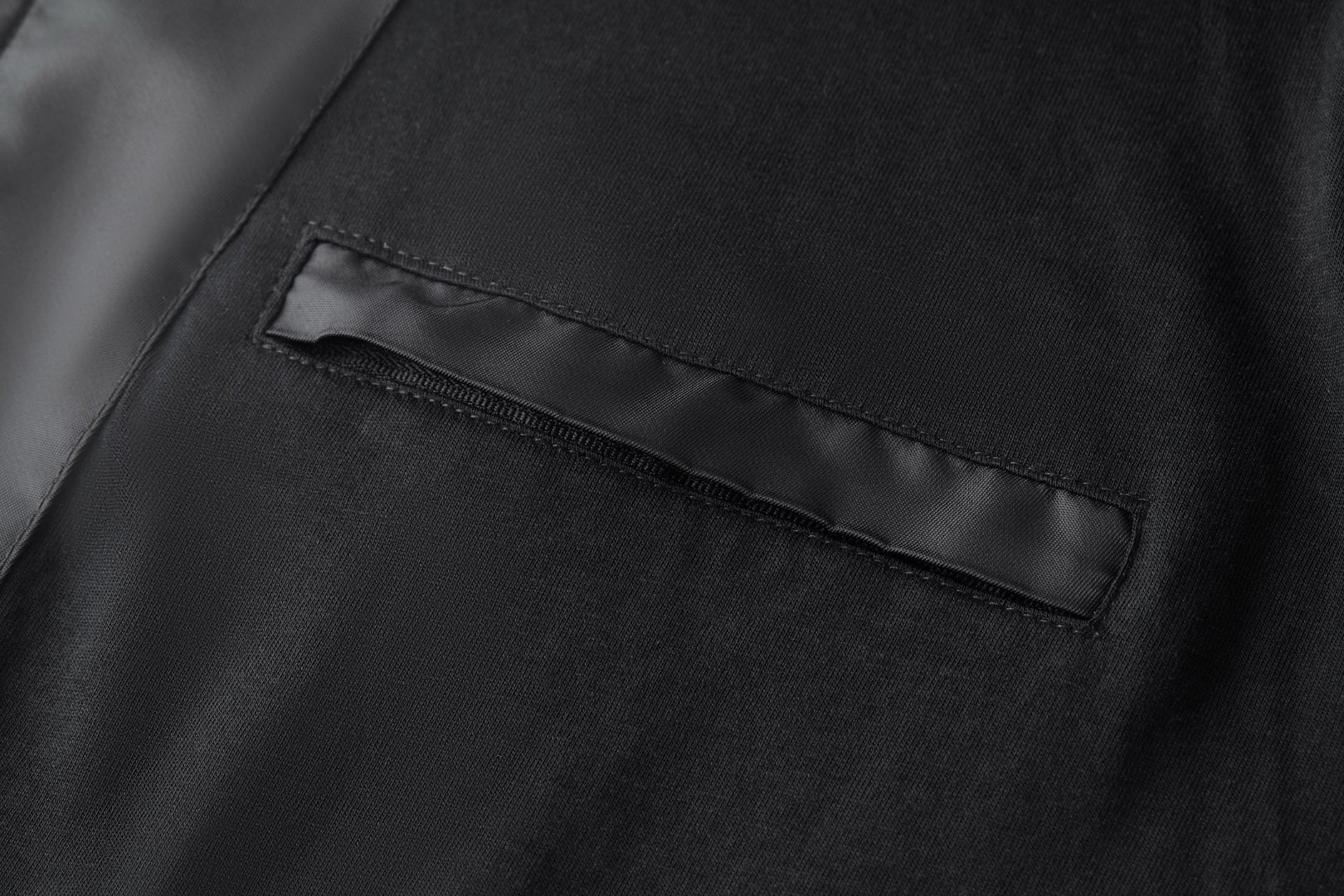 PRADA 普拉达 翻领太空棉拉链夹克 外套 长袖 黑色 B5