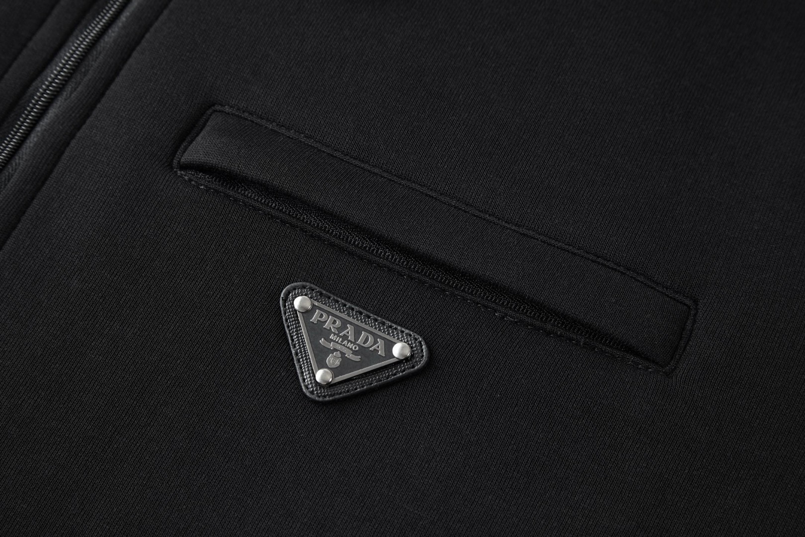 PRADA 普拉达 翻领太空棉拉链夹克 外套 长袖 黑色 B5