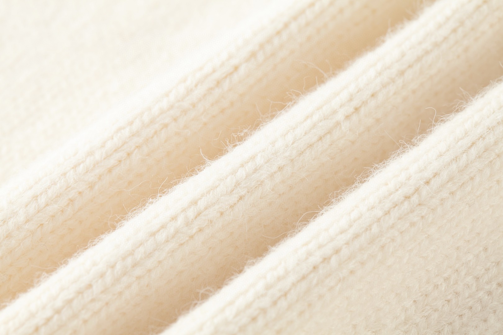 Burberry 巴宝莉 战马提花圆领毛衣 针织衫 长袖 白色 黑色 灰色 B0 81030451