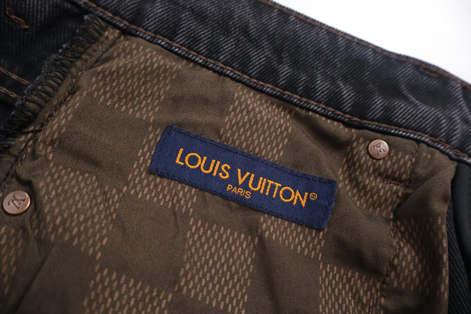 LOUIS VUITTON  路易威登 LV 麂皮皮牌口袋刺绣牛仔裤 裤子 长裤 B5 1AILLC