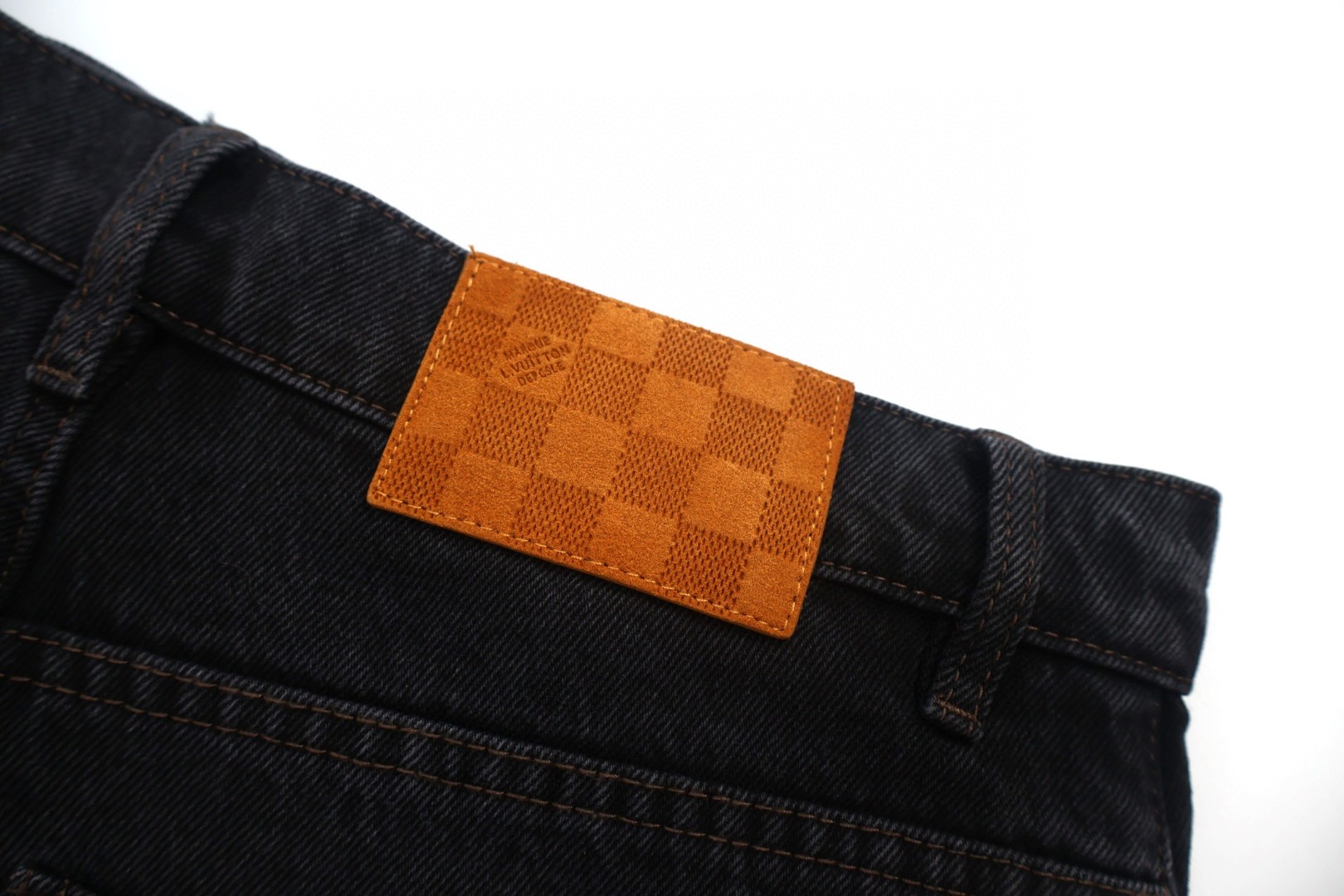 LOUIS VUITTON  路易威登 LV 麂皮皮牌口袋刺绣牛仔裤 裤子 长裤 B5 1AILLC