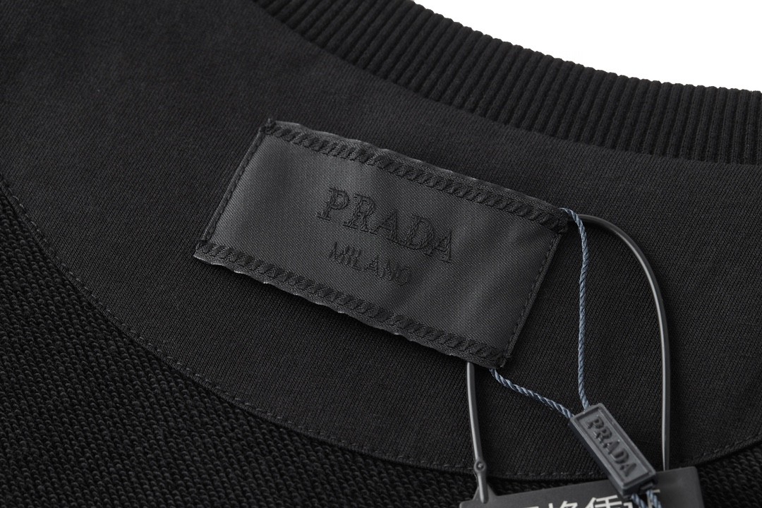 PRADA 普拉达 三角标圆领卫衣 套头 外套 长袖 黑色 A5 UJL26A11LNF0002