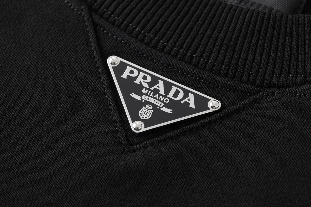PRADA 普拉达 三角标圆领卫衣 套头 外套 长袖 黑色 A5 UJL26A11LNF0002