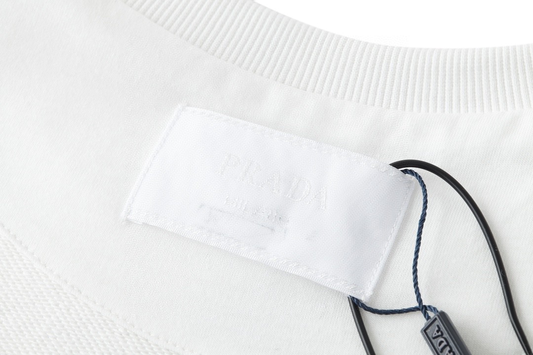 PRADA 普拉达 三角标圆领卫衣 长袖 秋冬款 白色 黑色 A5 