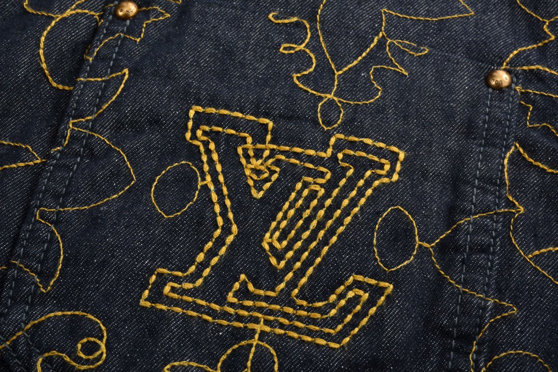 LOUIS VUITTON 路易威登 Timberland 联名款 藤蔓靴线绣花牛仔外套 牛仔衣 上衣 夹克 棕色 C0 1AFWXM