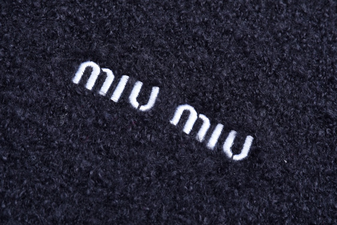 MIU MIU 缪缪 小刺绣logo羊毛圆领毛衣 长袖 深蓝色 B0