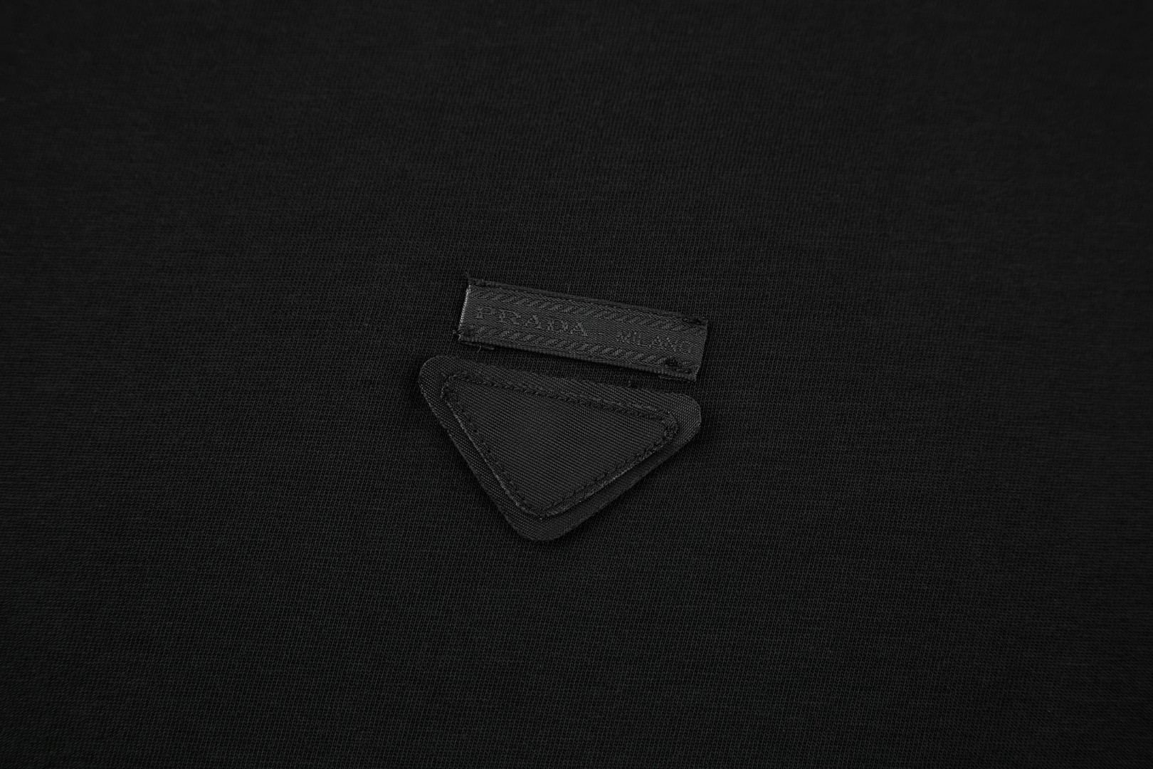 PRADA 普拉达 布标假两件T恤 打底衫 长袖 黑色 A5 UJL73B-11CD-F0967-S-WMO