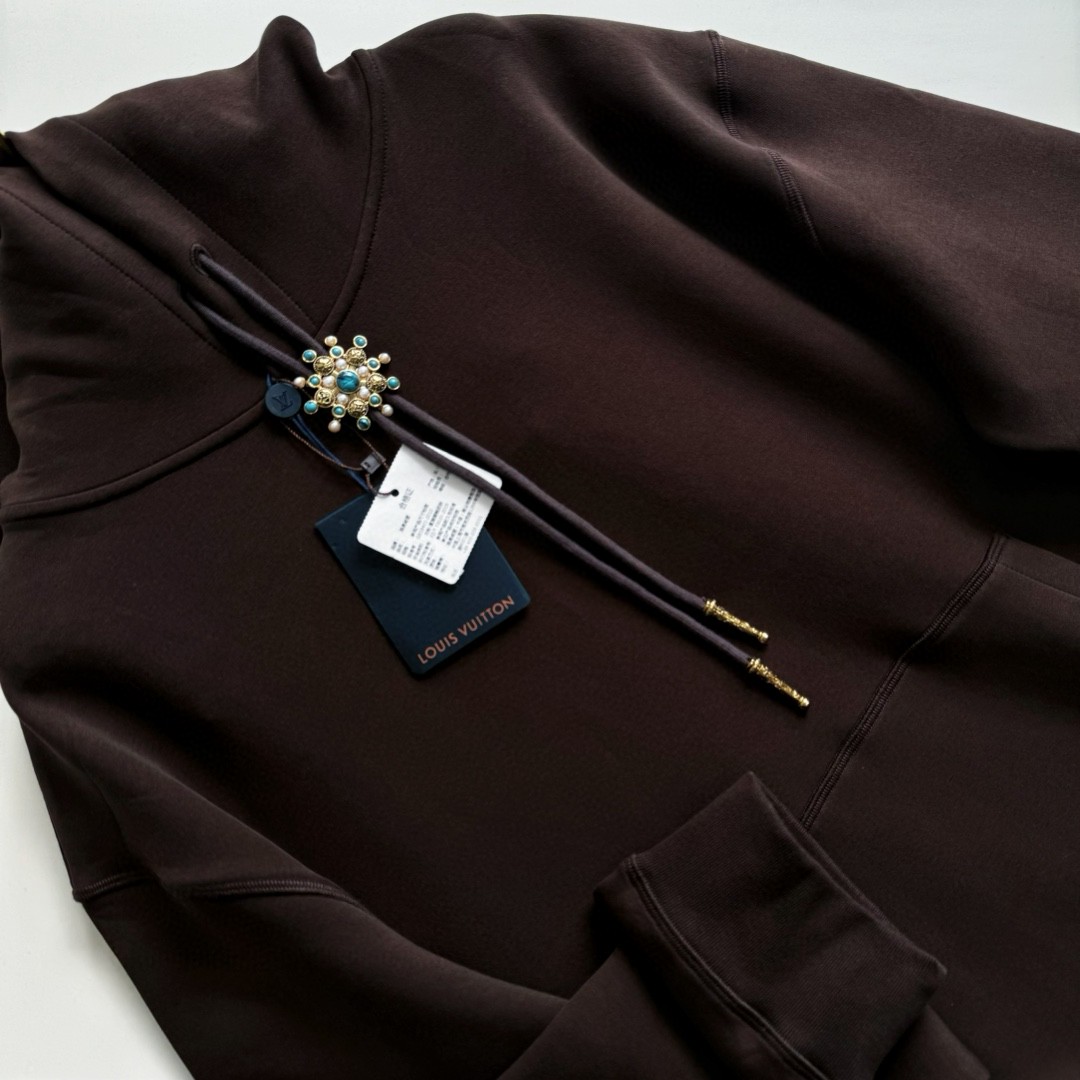 LOUIS VUITTON 路易威登 LV 太阳花挂饰连帽卫衣 圆领 长袖 褐色 1AFWVV