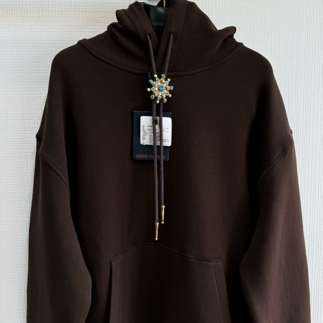 LOUIS VUITTON 路易威登 LV 太阳花挂饰连帽卫衣 圆领 长袖 褐色 1AFWVV