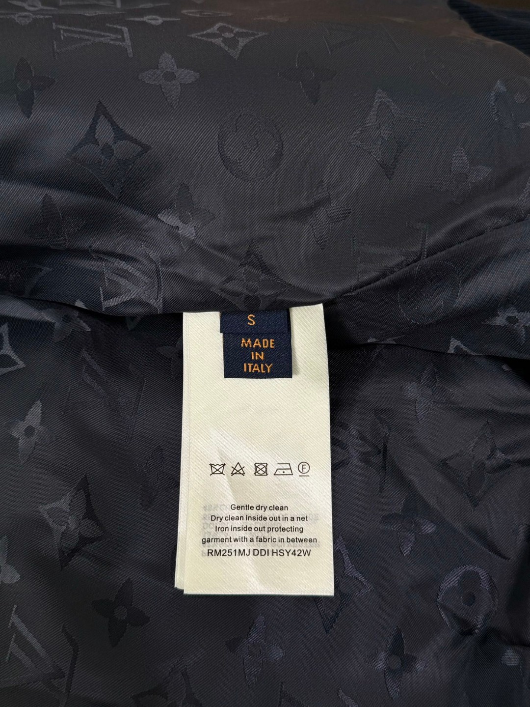 LOUIS VUITTON 路易威登 胸口真皮logo贴皮泰迪拉链立领外套 夹克 长袖 海军蓝 白色 C0 1AGLXO