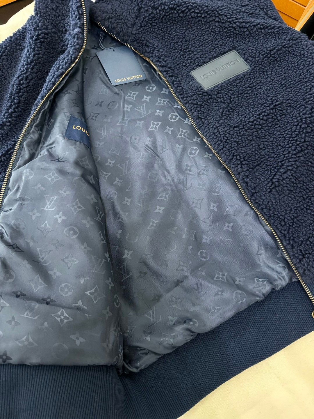 LOUIS VUITTON 路易威登 胸口真皮logo贴皮泰迪拉链立领外套 夹克 长袖 海军蓝 白色 C0 1AGLXO