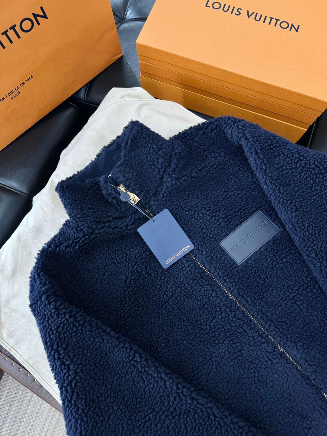 LOUIS VUITTON 路易威登 胸口真皮logo贴皮泰迪拉链立领外套 夹克 长袖 海军蓝 白色 C0 1AGLXO