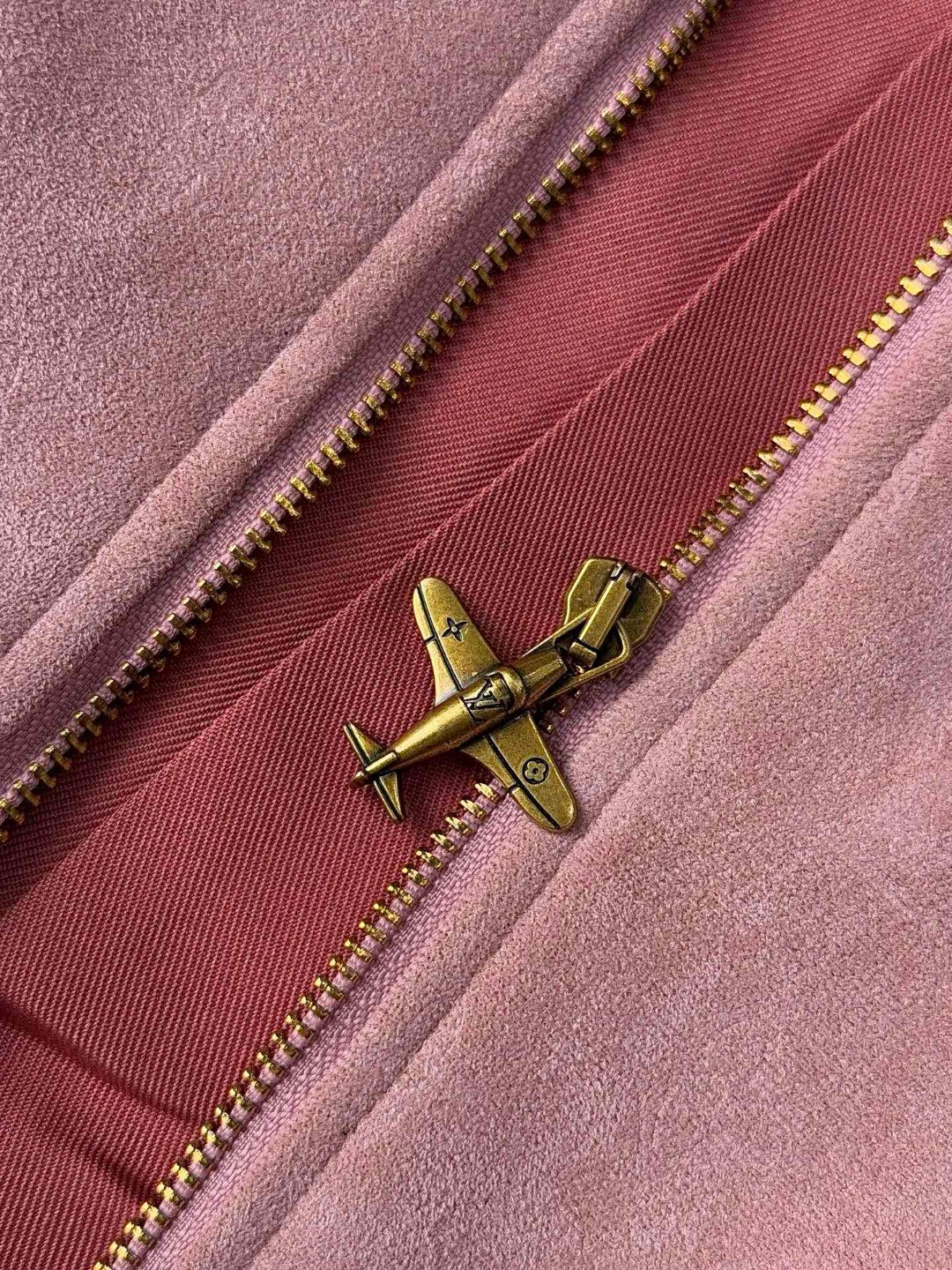 LOUIS VUITTON 路易威登 满印暗纹夹克 外套 黑色 粉色 C0 1AHBTX