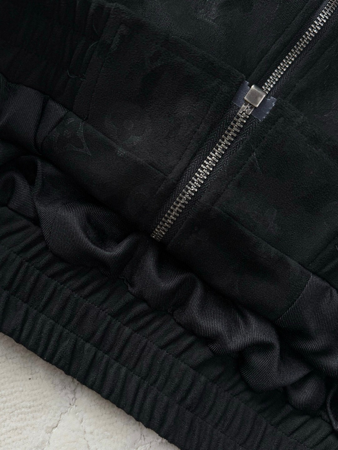 LOUIS VUITTON 路易威登 满印暗纹夹克 外套 黑色 粉色 C0 1AHBTX