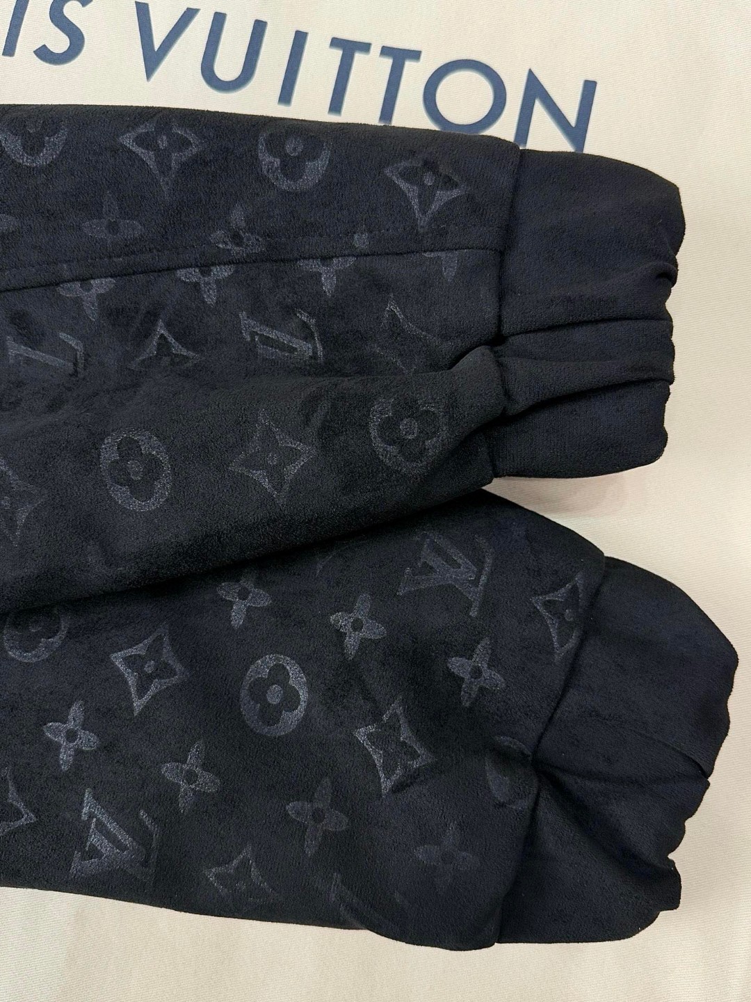 LOUIS VUITTON 路易威登 满印暗纹夹克 外套 黑色 粉色 C0 1AHBTX