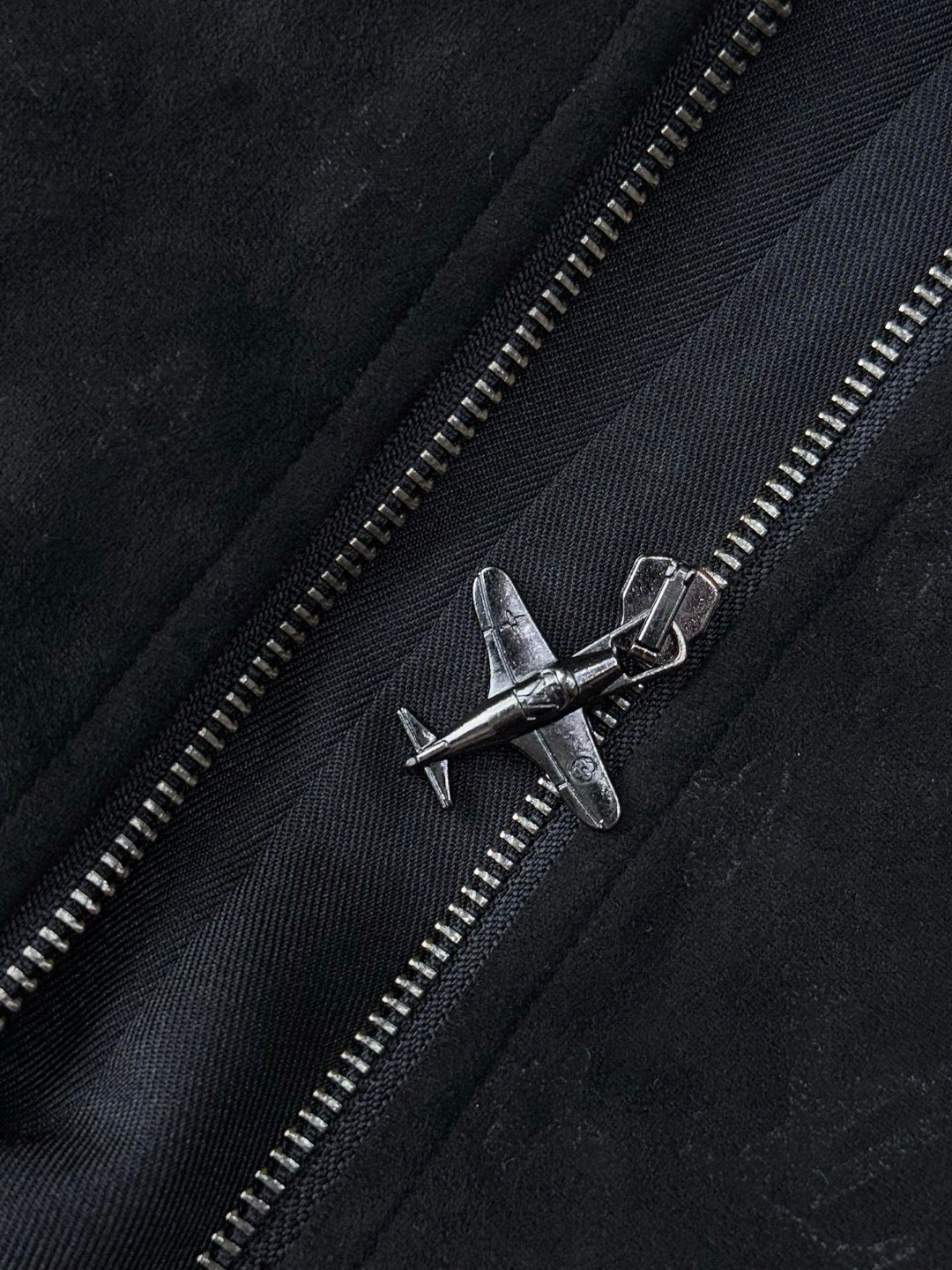 LOUIS VUITTON 路易威登 满印暗纹夹克 外套 黑色 粉色 C0 1AHBTX