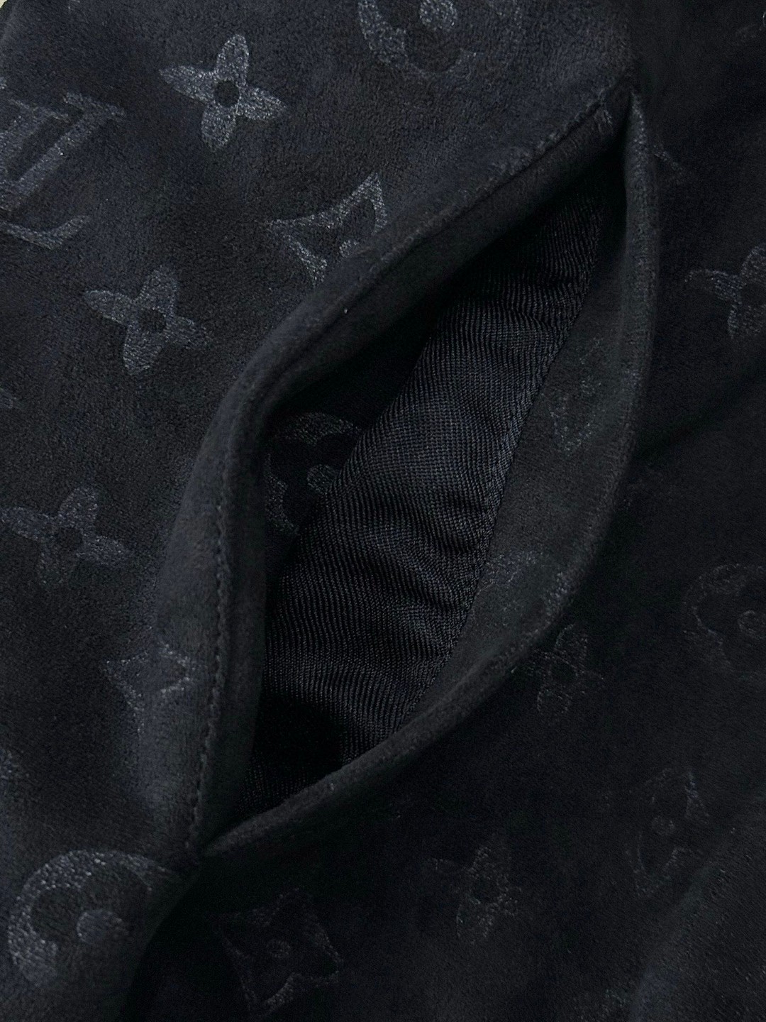 LOUIS VUITTON 路易威登 满印暗纹夹克 外套 黑色 粉色 C0 1AHBTX