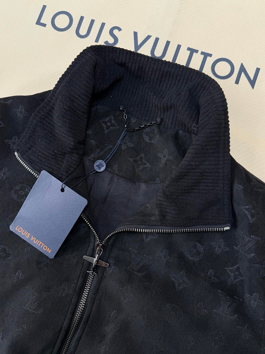 LOUIS VUITTON 路易威登 满印暗纹夹克 外套 黑色 粉色 C0 1AHBTX