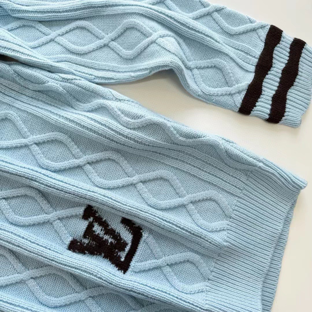 LOUIS VUITTON 路易威登 Tyler 联名款 立体窗花拼色V领毛衣 针织衫 外套 长袖 蓝色 B5 1AFPYY