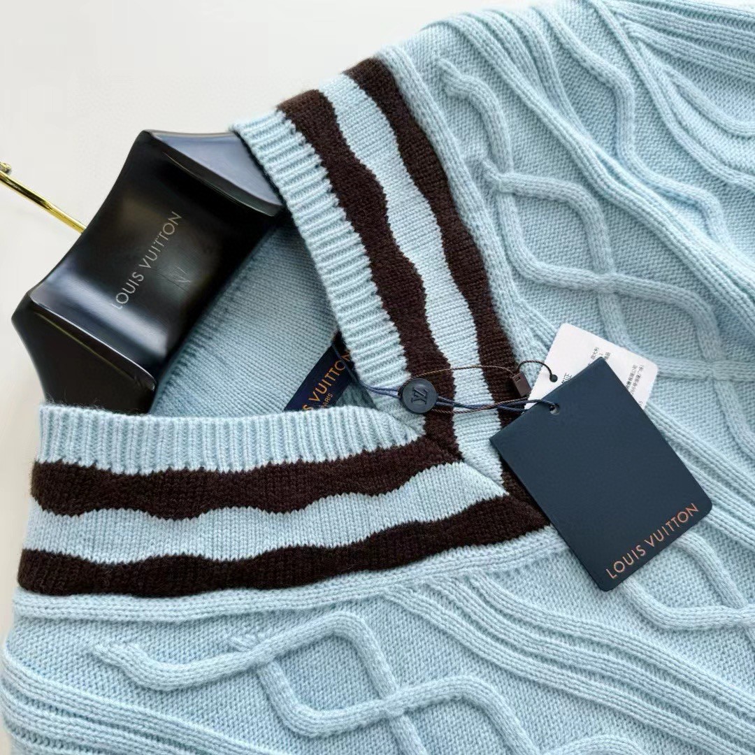 LOUIS VUITTON 路易威登 Tyler 联名款 立体窗花拼色V领毛衣 针织衫 外套 长袖 蓝色 B5 1AFPYY