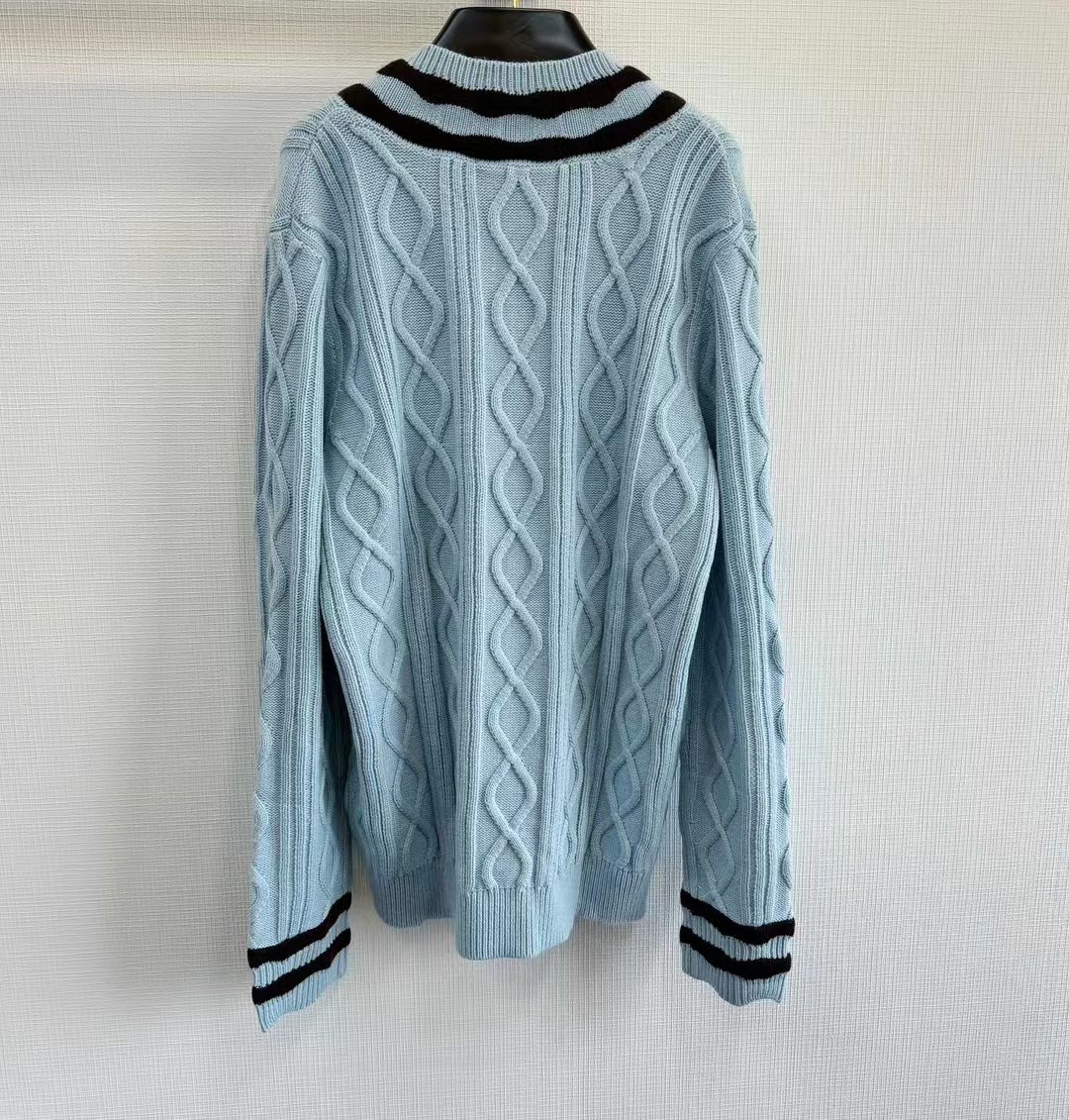 LOUIS VUITTON 路易威登 Tyler 联名款 立体窗花拼色V领毛衣 针织衫 外套 长袖 蓝色 B5 1AFPYY