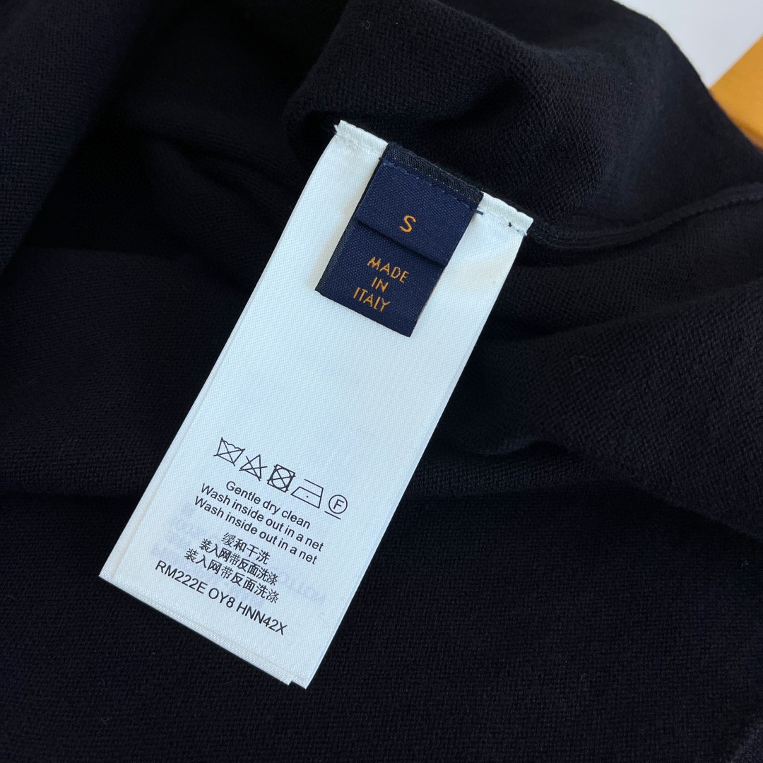 LOUIS VUITTON 路易威登 别针扣针织T恤 短袖 藏蓝色 粉色 黑色 白色 A5 1AFBUU