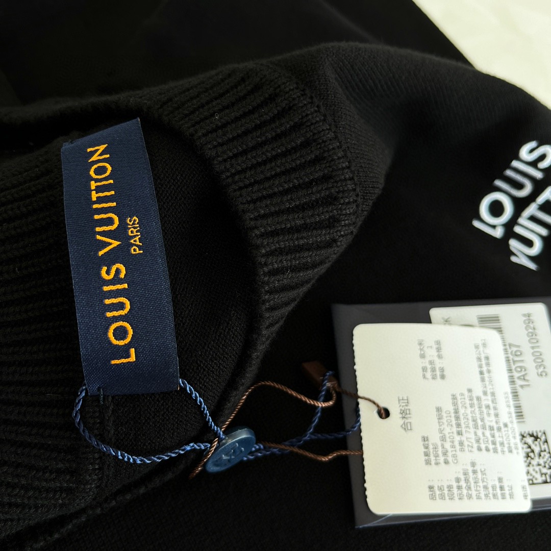 LOUIS VUITTON 路易威登 别针扣针织T恤 短袖 藏蓝色 粉色 黑色 白色 A5 1AFBUU