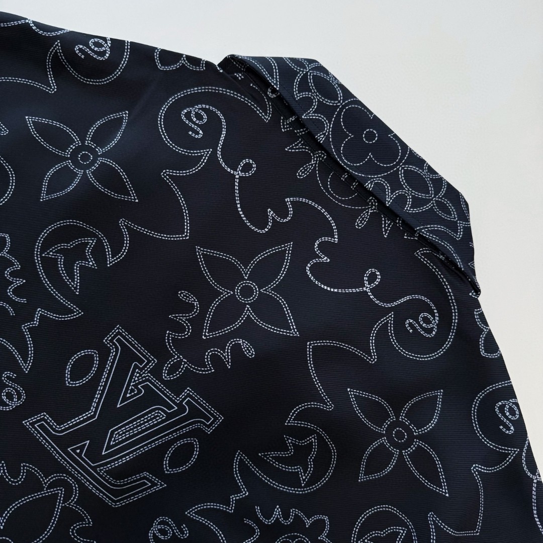 LOUIS VUITTON 路易威登 Nigo 联名款 天丝双面印花衬衫 短袖 黑色 B0 1AFWS9