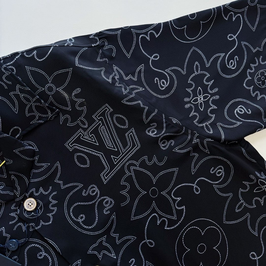 LOUIS VUITTON 路易威登 Nigo 联名款 天丝双面印花衬衫 短袖 黑色 B0 1AFWS9