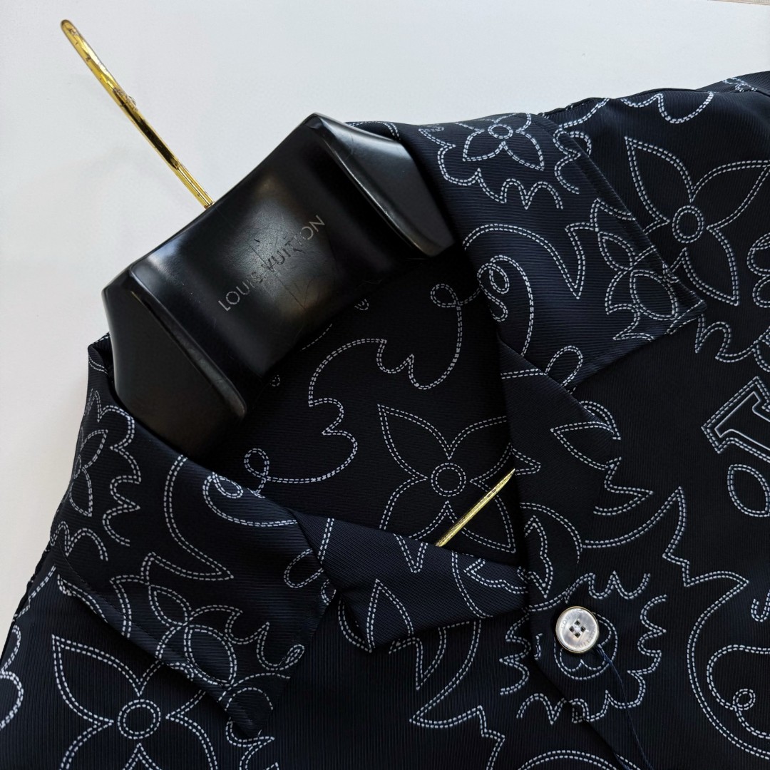 LOUIS VUITTON 路易威登 Nigo 联名款 天丝双面印花衬衫 短袖 黑色 B0 1AFWS9