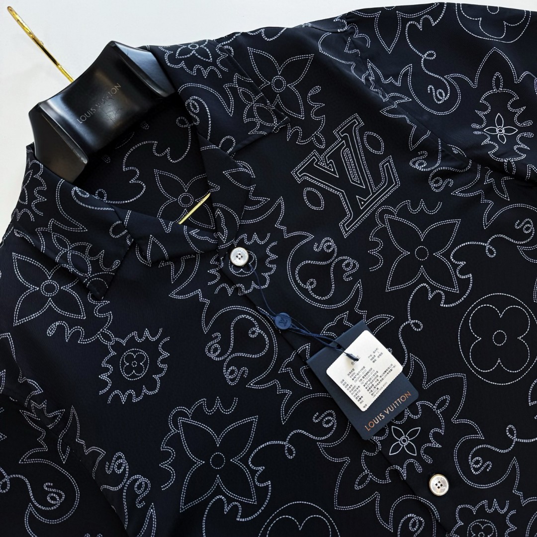 LOUIS VUITTON 路易威登 Nigo 联名款 天丝双面印花衬衫 短袖 黑色 B0 1AFWS9