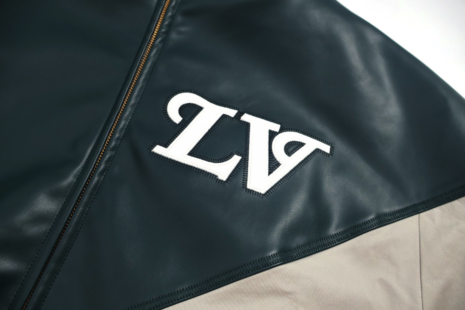 LOUIS VUITTON 路易威登 灰绿拼皮拼接夹克 外套 C0 1AIJX1