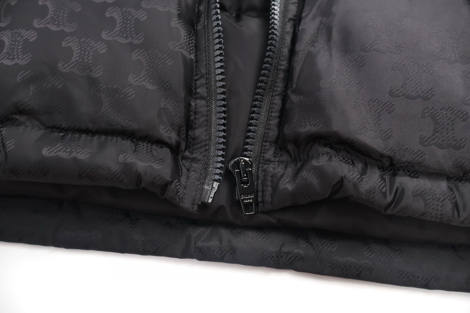 CELINE 赛琳 暗纹满印拉链立领羽绒服 外套 夹克 长袖 黑色 D0 2W31A795W-38NO