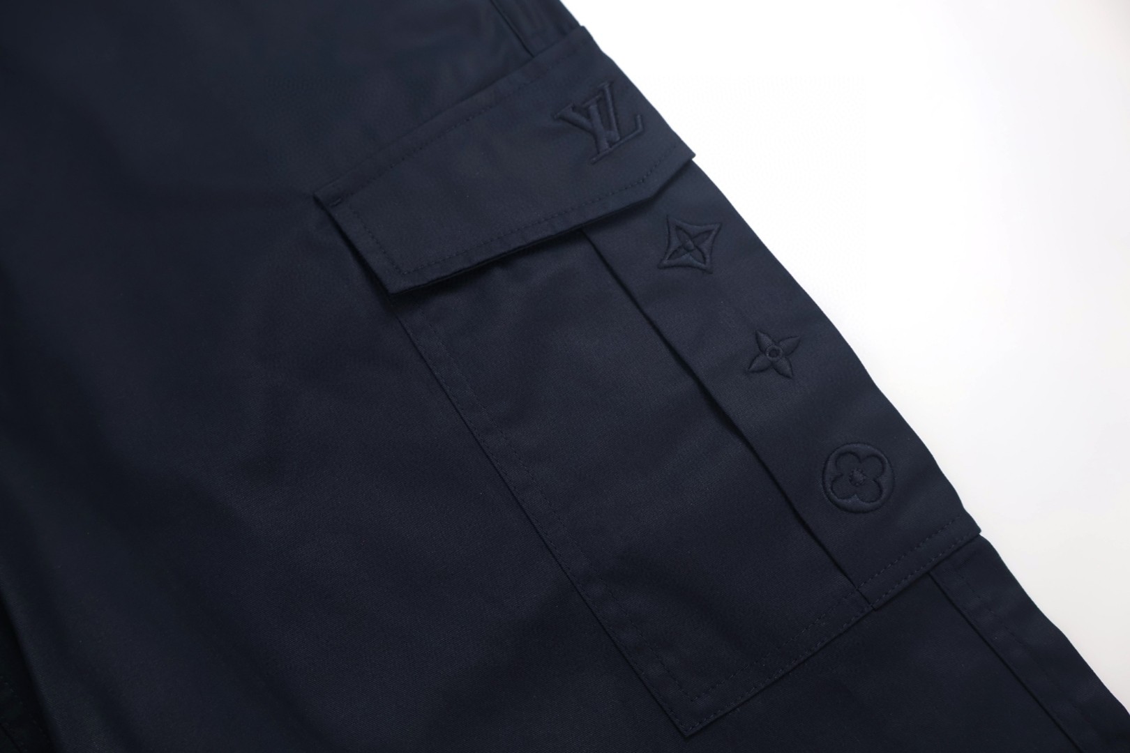 LOUIS VUITTON 路易威登 口袋刺绣工装裤 裤子 长裤 藏蓝色 卡其色 B5 1AIK53