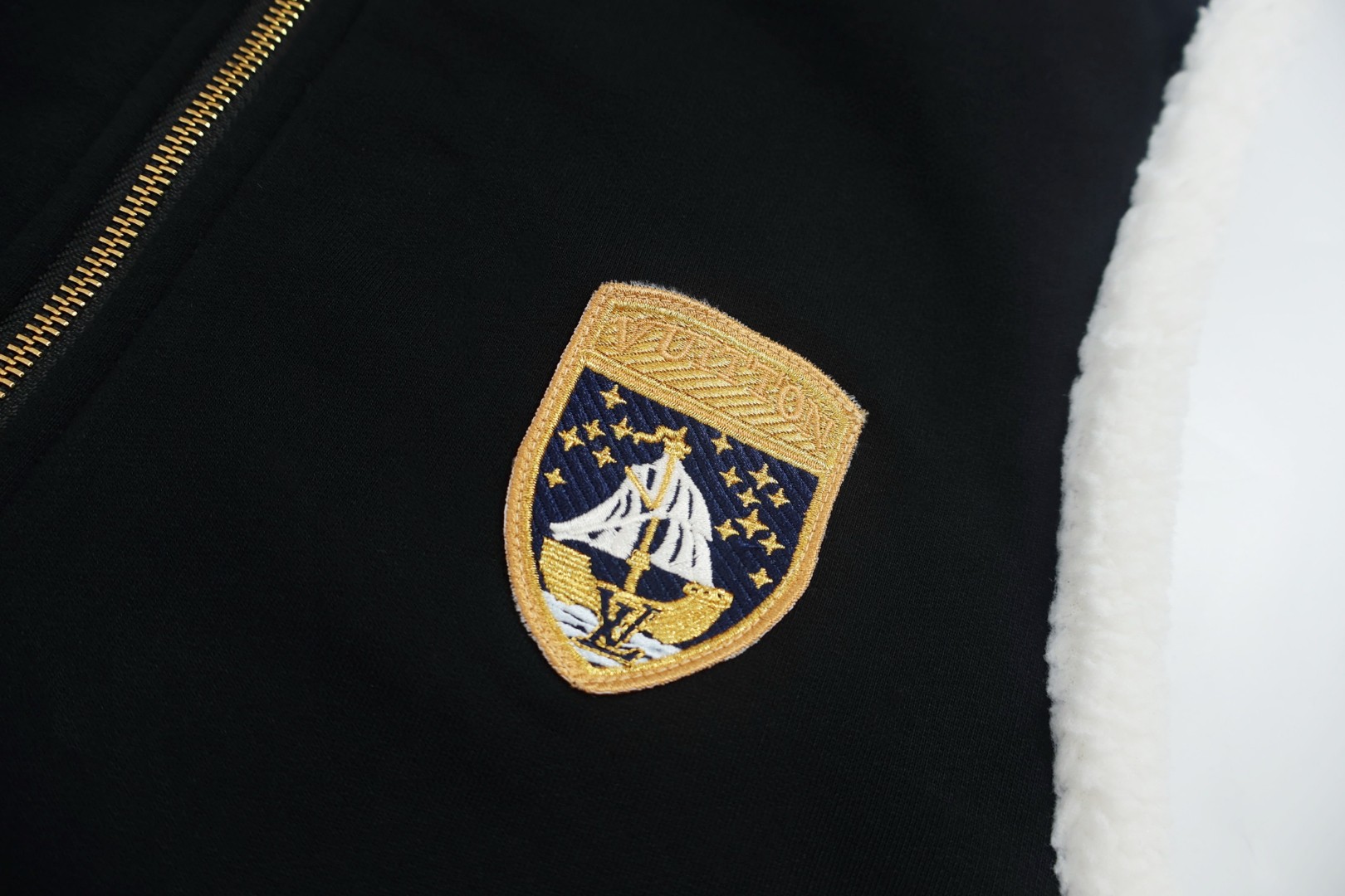 LOUIS VUITTON 路易威登 双面两穿拉链连帽马甲 背心 夹克 外套 B5 1AIKCD