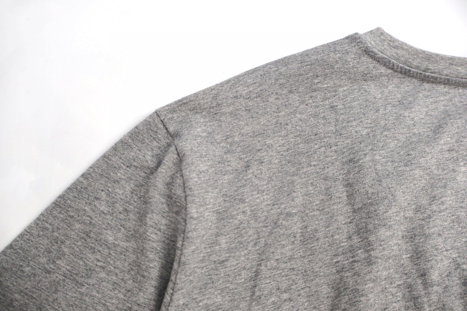 MIU MIU 缪缪 胸口小标T恤 打底衫 长袖 灰色 A5 MJL939-121U-F0D32-S-231