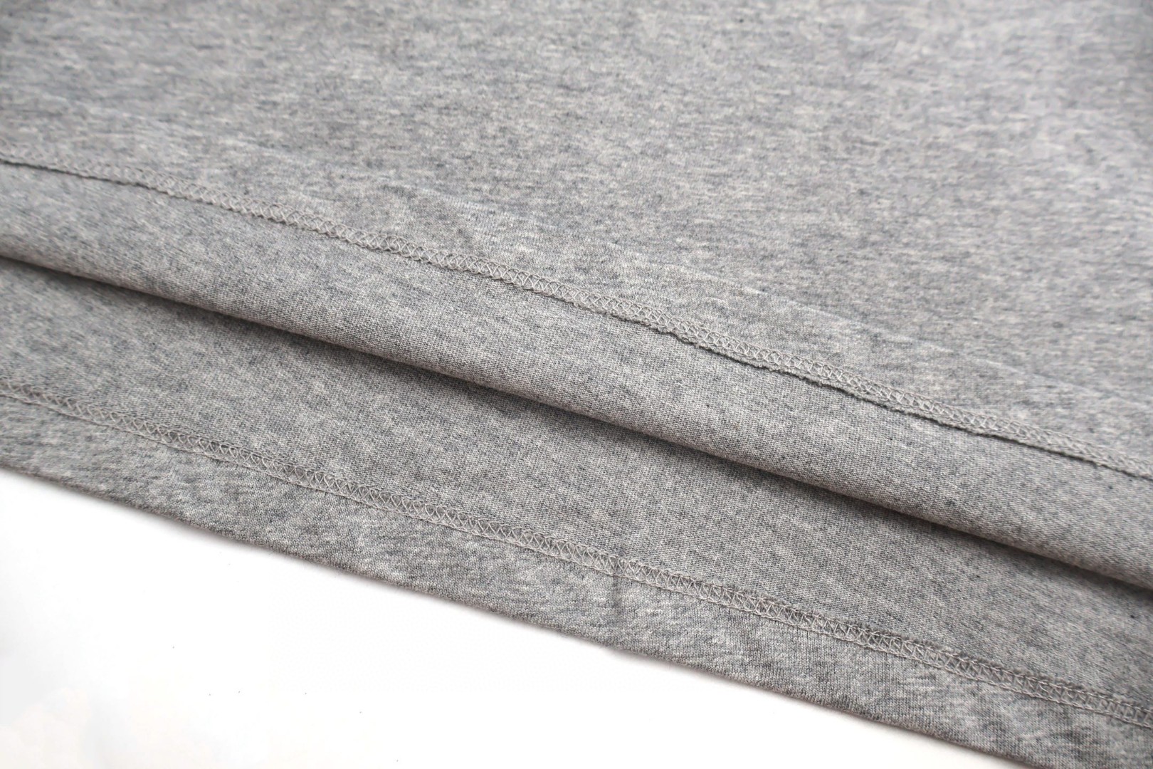 MIU MIU 缪缪 胸口小标T恤 打底衫 长袖 灰色 A5 MJL939-121U-F0D32-S-231