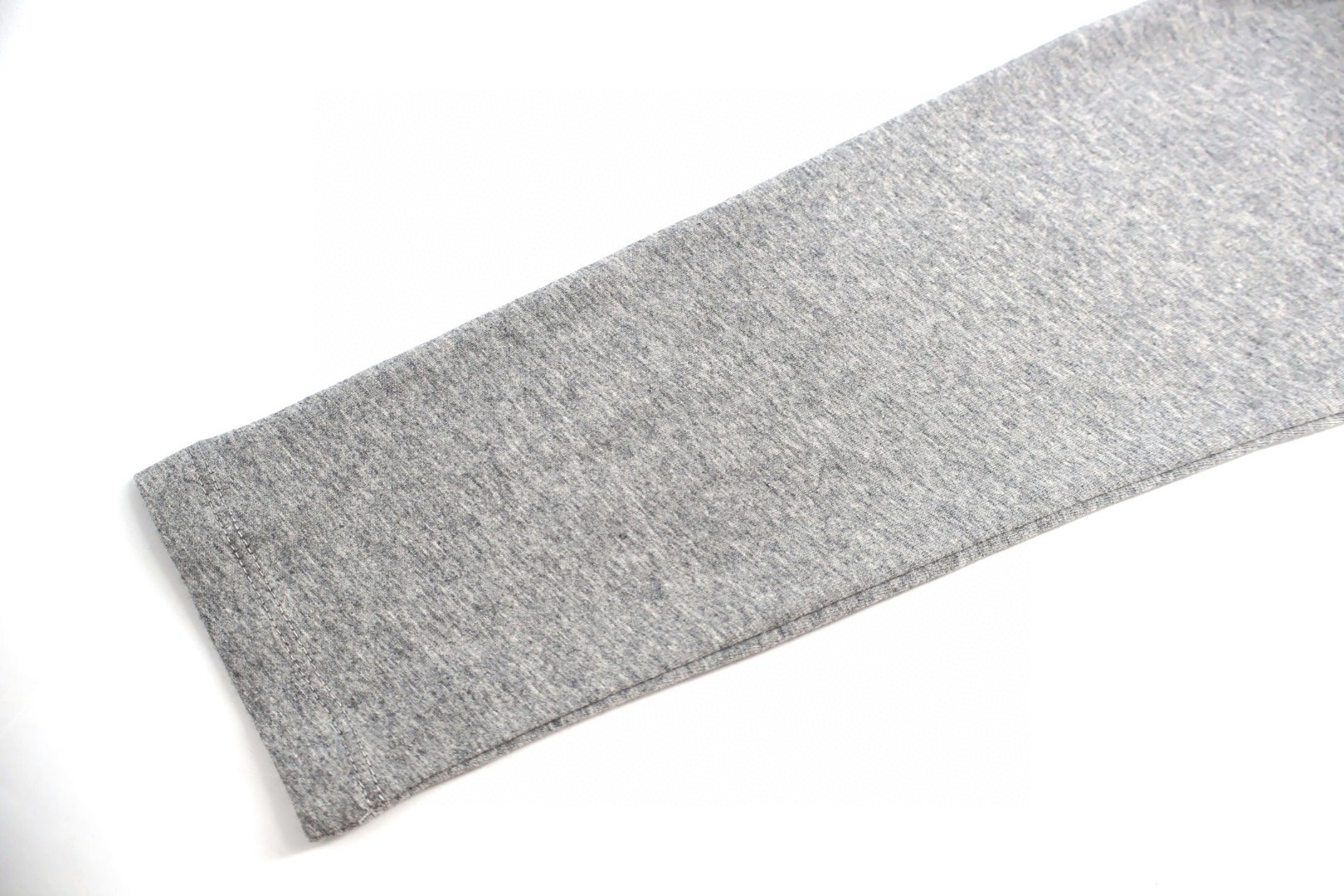 MIU MIU 缪缪 胸口小标T恤 打底衫 长袖 灰色 A5 MJL939-121U-F0D32-S-231