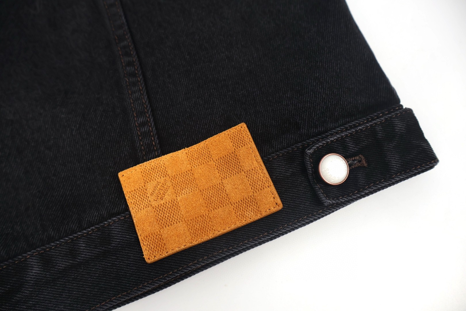 LOUIS VUITTON 路易威登 刺绣口袋牛仔外套 牛仔衣 上衣 夹克 黑色 C0 1AILKE